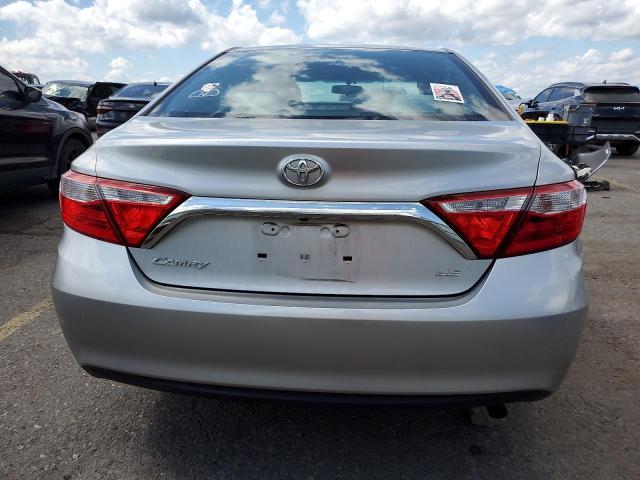 4T4BF1FK1FR490067 - 2015 TOYOTA CAMRY LE 银色 照片 6