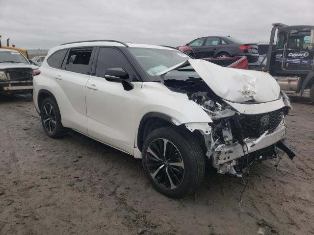 5TDJZRBH9MS076398 - 2021 TOYOTA HIGHLANDER XSE WHITE photo 4