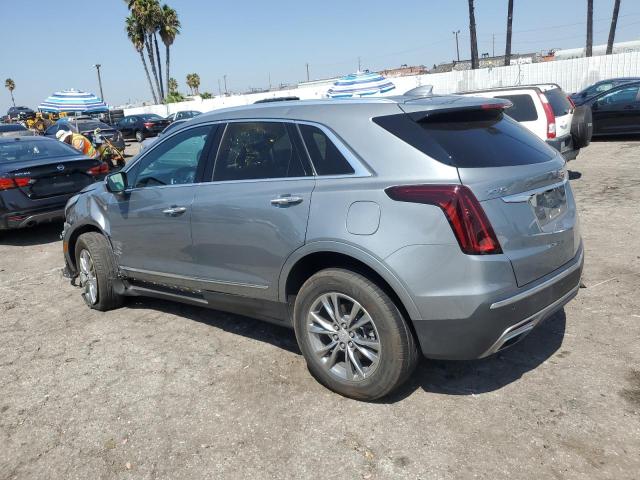 1GYKNCRS9PZ205705 - 2023 CADILLAC XT5 PREMIUM LUXURY SILVER photo 2