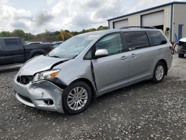 2017 TOYOTA SIENNA XLE, 