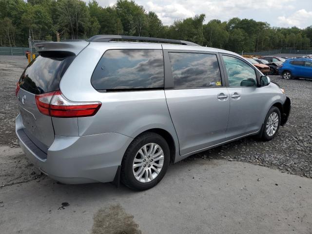 5TDYZ3DC6HS882220 - 2017 TOYOTA SIENNA XLE ვერცხლისფერი ფოტო 3