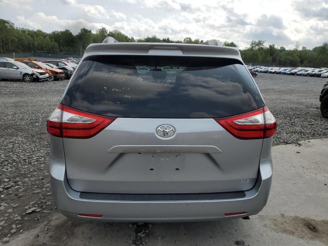 5TDYZ3DC6HS882220 - 2017 TOYOTA SIENNA XLE ვერცხლისფერი ფოტო 6