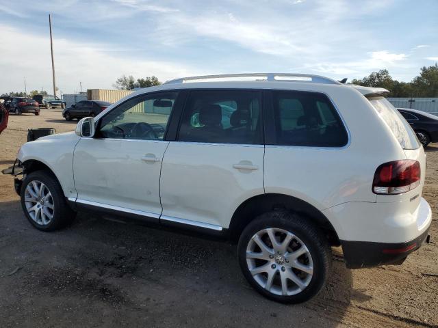 WVGFM77L99D037802 - 2009 VOLKSWAGEN TOUAREG 2 V6 TDI WHITE photo 2