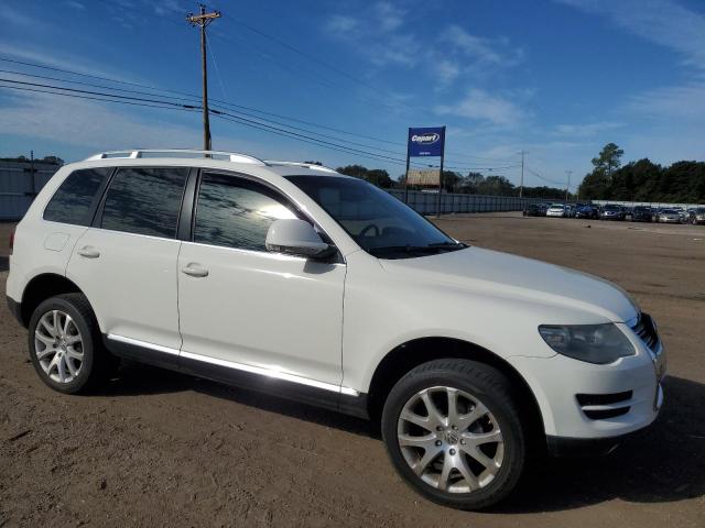 WVGFM77L99D037802 - 2009 VOLKSWAGEN TOUAREG 2 V6 TDI WHITE photo 4