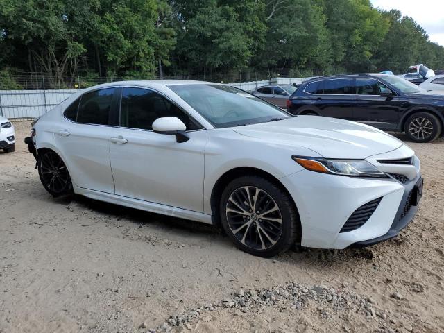 4T1B11HK0JU654388 - 2018 TOYOTA CAMRY L 白色 照片 4