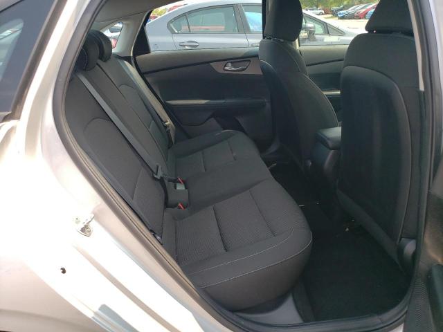 3KPF24AD8KE068506 - 2019 KIA FORTE FE SILVER photo 10