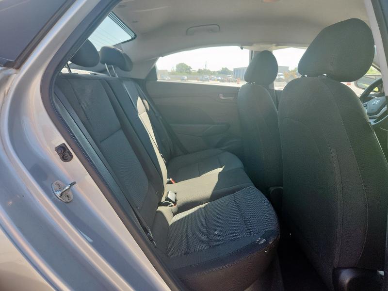 3KPC24A63LE103572 - 2020 HYUNDAI ACCENT SE 银色 照片 10