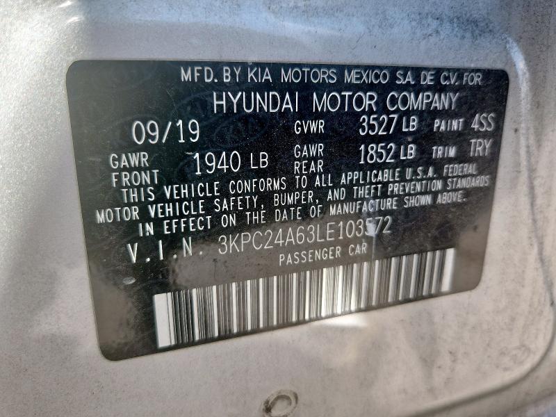 3KPC24A63LE103572 - 2020 HYUNDAI ACCENT SE 银色 照片 12