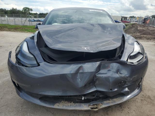 5YJ3E1EB6NF184271 - 2022 TESLA MODEL 3 Темно-сірий фото 5