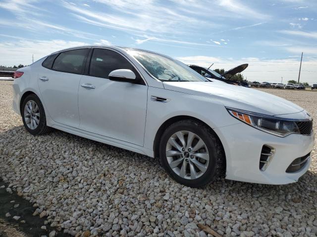 5XXGU4L35HG138272 - 2017 KIA OPTIMA EX WHITE photo 4