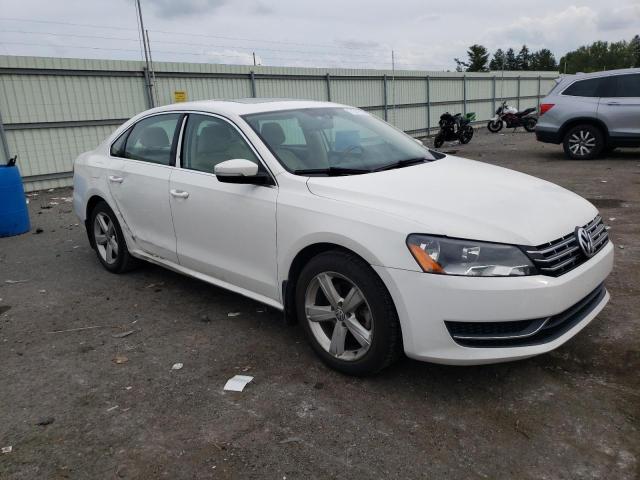 1VWBN7A38DC136454 - 2013 VOLKSWAGEN PASSAT SE WHITE photo 4