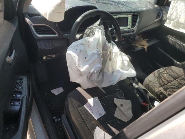 3KPC24A31JE012741 - 2018 HYUNDAI ACCENT SE Silber Foto 8