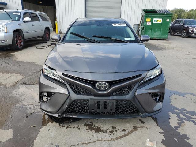 4T1M11AK4LU867981 - 2020 TOYOTA CAMRY SE 灰色 照片 5