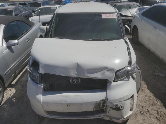 JTLKE50E581027806 - 2008 TOYOTA SCION XB WHITE photo 5