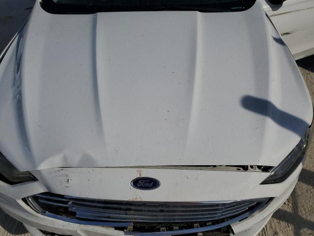 3FA6P0H71JR133588 - 2018 FORD FUSION SE WHITE photo 11