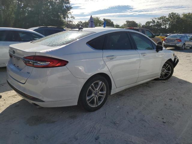 3FA6P0H71JR133588 - 2018 FORD FUSION SE WHITE photo 3