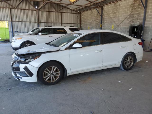 5NPE24AF8FH215261 - 2015 HYUNDAI SONATA SE WHITE photo 1