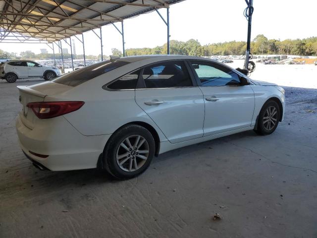 5NPE24AF8FH215261 - 2015 HYUNDAI SONATA SE WHITE photo 3