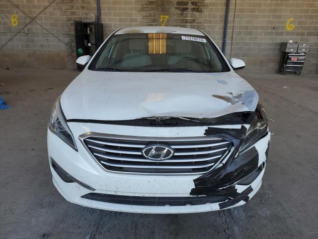 5NPE24AF8FH215261 - 2015 HYUNDAI SONATA SE WHITE photo 5