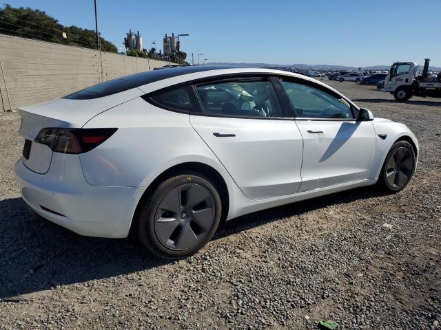 5YJ3E1EA6NF128189 - 2022 TESLA MODEL 3 WHITE photo 3