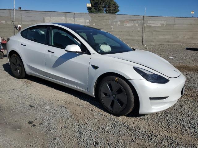 5YJ3E1EA6NF128189 - 2022 TESLA MODEL 3 WHITE photo 4
