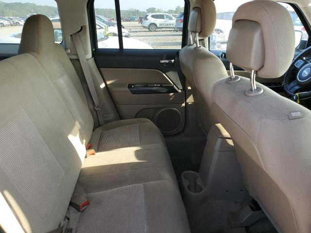 1C4NJRBB7FD216127 - 2015 JEEP PATRIOT SPORT 绿色 照片 11