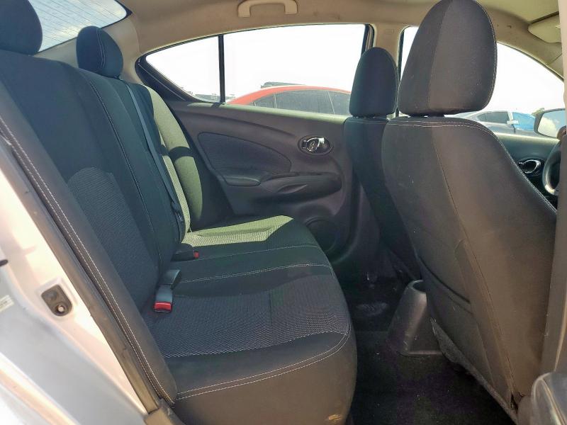 3N1CN7AP8JL867849 - 2018 NISSAN VERSA S فضي صورة 10