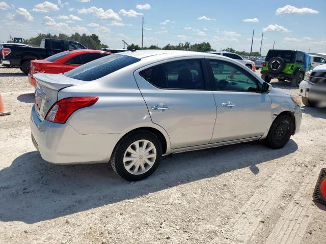 3N1CN7AP8JL867849 - 2018 NISSAN VERSA S فضي صورة 3