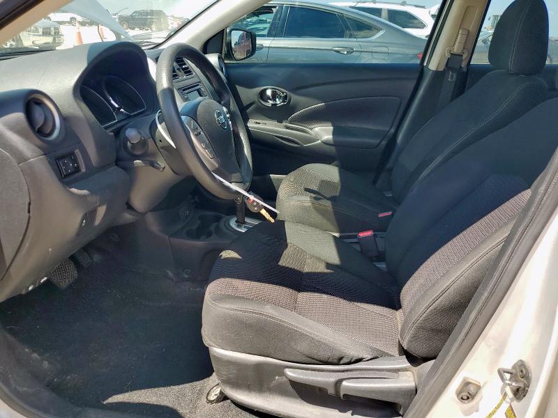 3N1CN7AP8JL867849 - 2018 NISSAN VERSA S فضي صورة 7