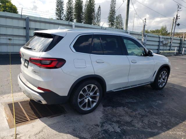 5UXCR6C00P9P59754 - 2023 BMW X5 XDRIVE40I WHITE photo 3