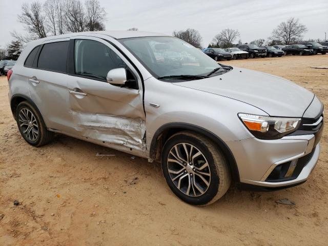 JA4AP3AW3JU022177 - 2018 MITSUBISHI OUTLANDER ES ვერცხლისფერი ფოტო 4