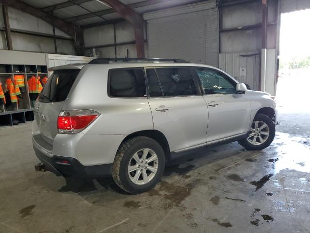 5TDBK3EH8DS245599 - 2013 TOYOTA HIGHLANDER BASE Srebrny zdjęcie 3