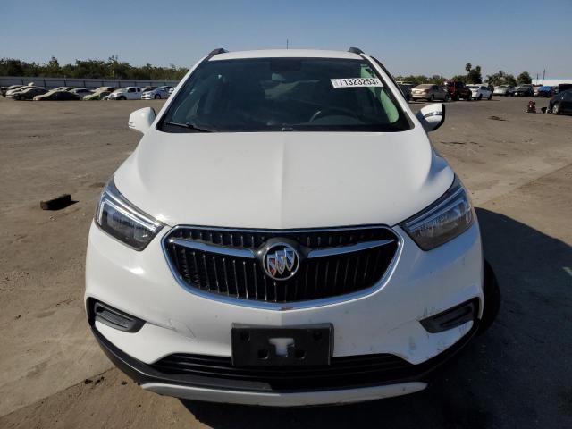 KL4CJASB4JB689359 - 2018 BUICK ENCORE PREFERRED WHITE photo 5