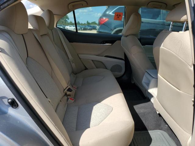 4T1B11HK1KU820984 - 2019 TOYOTA CAMRY L 银色 照片 10