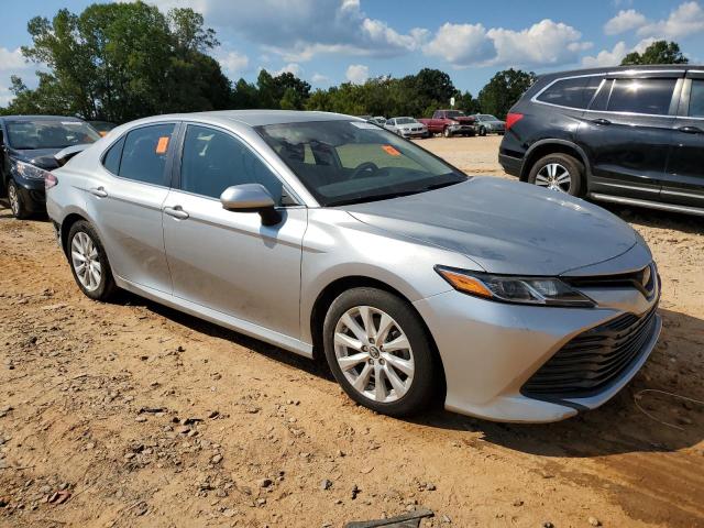 4T1B11HK1KU820984 - 2019 TOYOTA CAMRY L 银色 照片 4