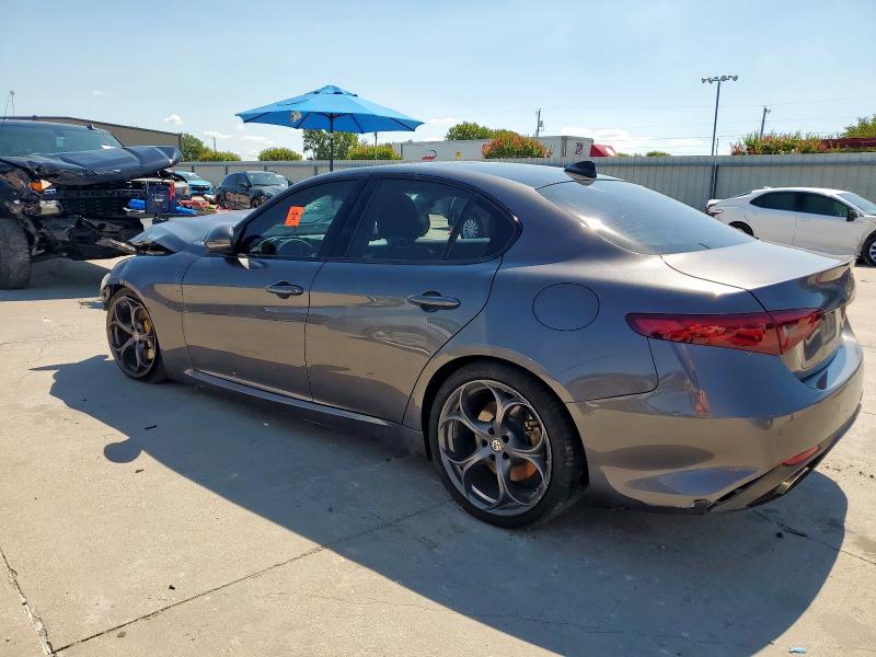 ZARFAECN1J7583432 - 2018 ALFA ROMEO GIULIA TI Szary zdjęcie 2