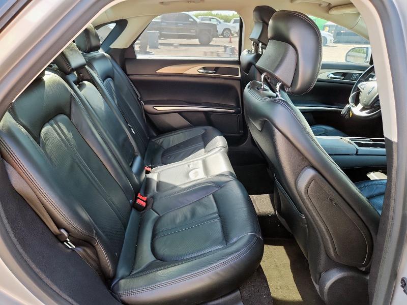 3LN6L2GK1GR613027 - 2016 LINCOLN MKZ SILVER photo 10