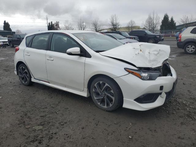 JTNKARJE1JJ558970 - 2018 TOYOTA COROLLA IM WHITE photo 4