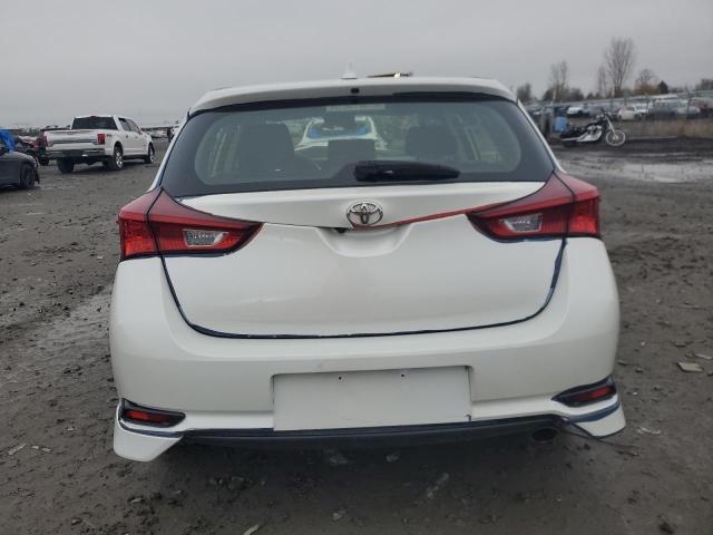 JTNKARJE1JJ558970 - 2018 TOYOTA COROLLA IM WHITE photo 6