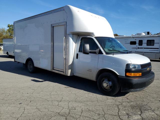 1HA6GVCG8KN007257 - 2019 CHEVROLET EXPRESS G4 WHITE photo 4