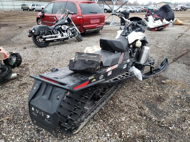 2BPSUGJAXJV000048 - 2018 SKI DOO RENEGADE TWO TONE photo 4