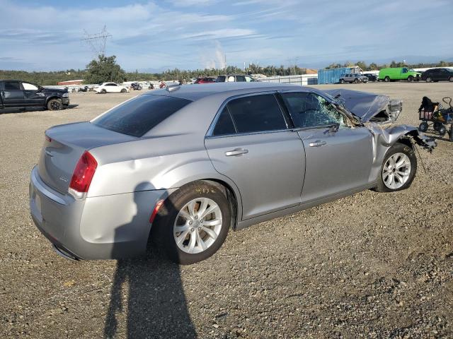 2C3CCAAG3FH920784 - 2015 CHRYSLER 300 LIMITED SILVER photo 3