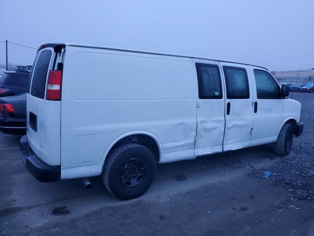 1GCWGGCA0B1100986 - 2011 CHEVROLET EXPRESS G2 WHITE photo 3