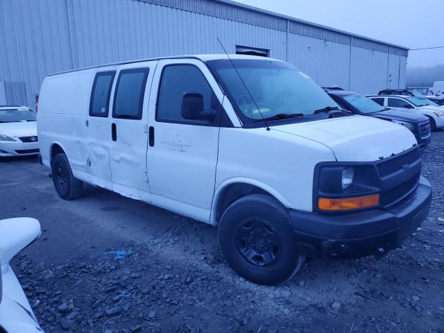 1GCWGGCA0B1100986 - 2011 CHEVROLET EXPRESS G2 WHITE photo 4