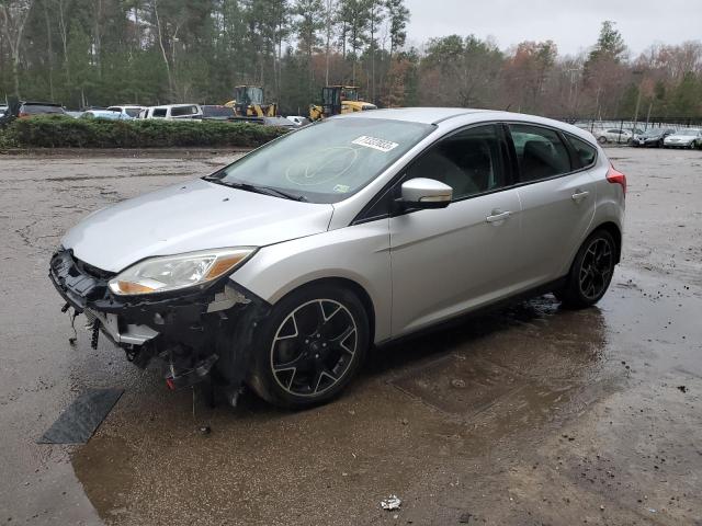 1FAHP3K21CL473560 - 2012 FORD FOCUS SE SILVER photo 1