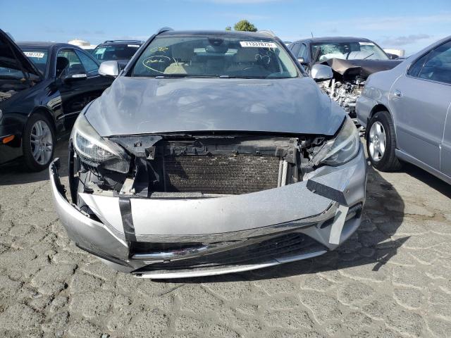 SJKCH5CP1HA022314 - 2017 INFINITI QX30 BASE SILVER photo 5