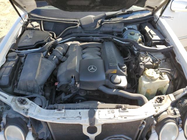 WDBJF65J31B208286 - 2001 MERCEDES-BENZ E 320 WHITE photo 11