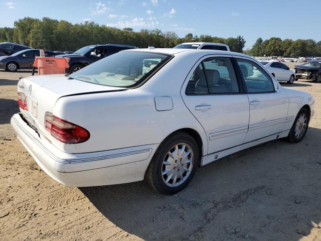 WDBJF65J31B208286 - 2001 MERCEDES-BENZ E 320 WHITE photo 3