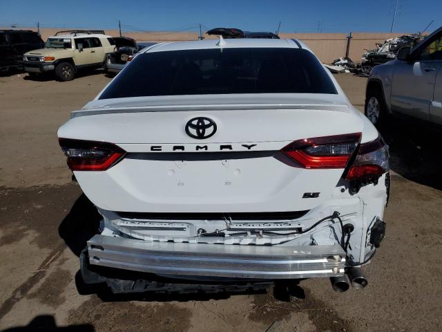 4T1S11AK6PU110853 - 2023 TOYOTA CAMRY SE NIGHT SHADE WHITE photo 6