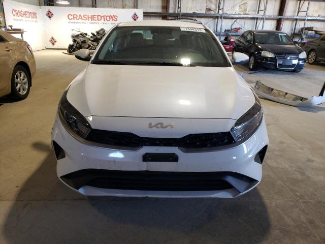 3KPF24AD4PE565706 - 2023 KIA FORTE LX WHITE photo 5